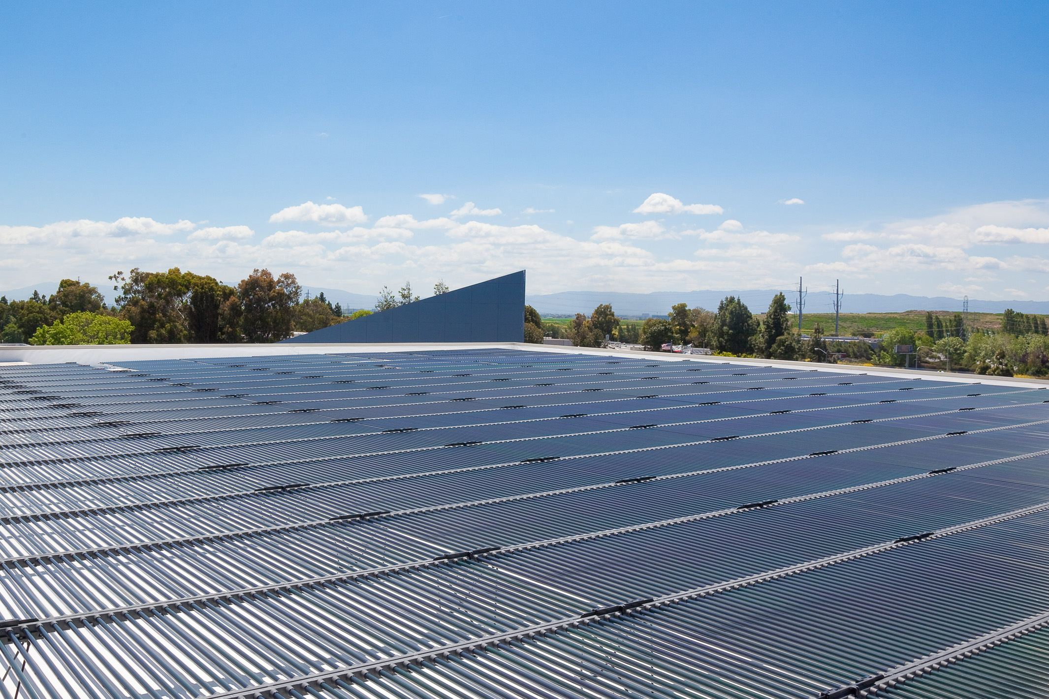 Solyndra Announces the Fastest and Easiest-to-Install Rooftop Solar System