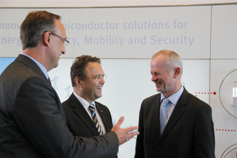 Germanys Federal Minister of the Interior Broadens Security Cooperation with Infineon; Focus on the Protection of Critical Infrastructures and Security of Mobile Devices